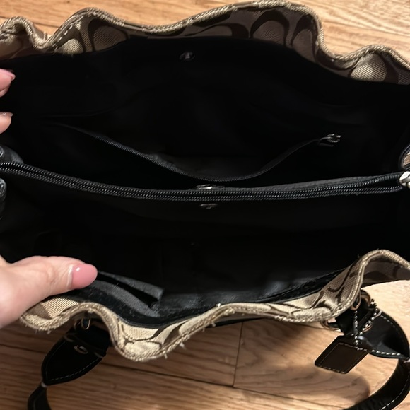 Signature brown Coach tote - Picture 3 of 3